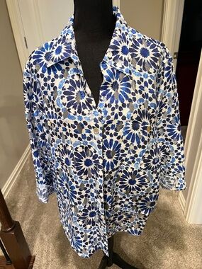 Ruby Rd. Blue and White Floral Mosaic Button-Down Shirt